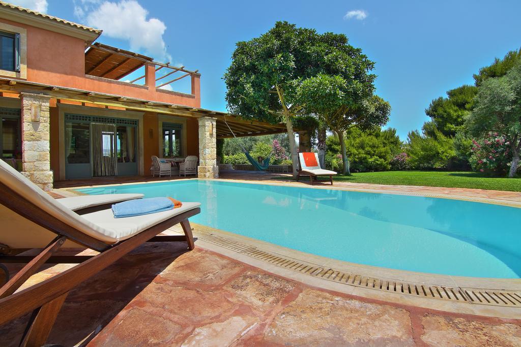 Vouliagmeni Villa Атина Стая снимка